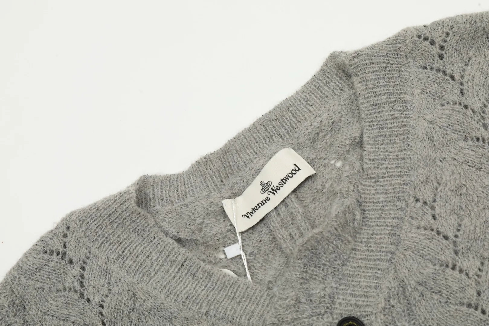 vivienne west wood Vivienne heavy lace classic cardigan knitted sweater wool 2024 autumn latest style 🧩 15% merino cotton wool 85% wool blend 🧩Correct Italian 🇮🇹100% wool washed wheat logo Size: S -M- L Color: black purple gray